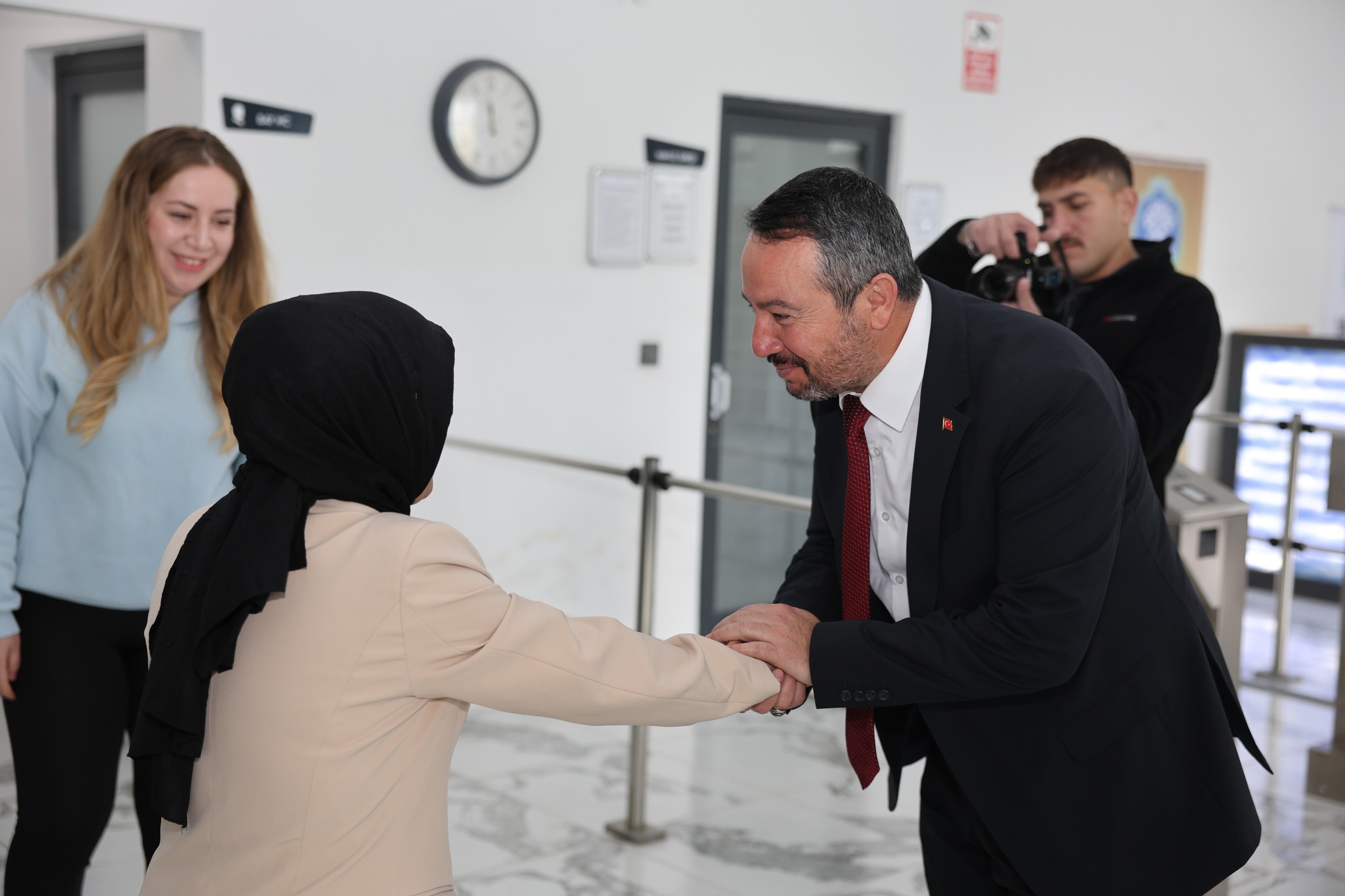 Görmeden Hayalleri Görmek: Çağla Pala’nın Yüzme Azmi Başarı Getirdi