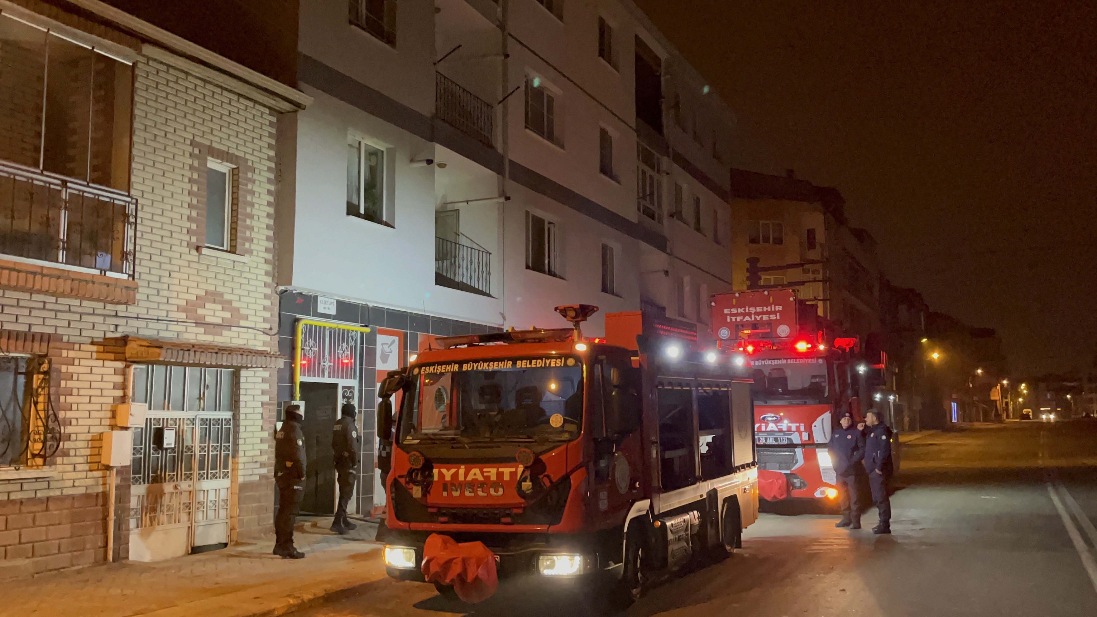 Evde çıkan yangın kadını ve kedilerini hayattan koparttı!