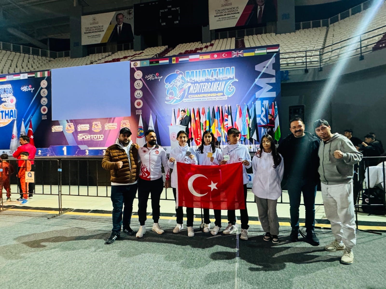 Emirdağ Güçlü Gençlik Spor Kulübü sporcuları, Antalya'dan madalya ile döndü