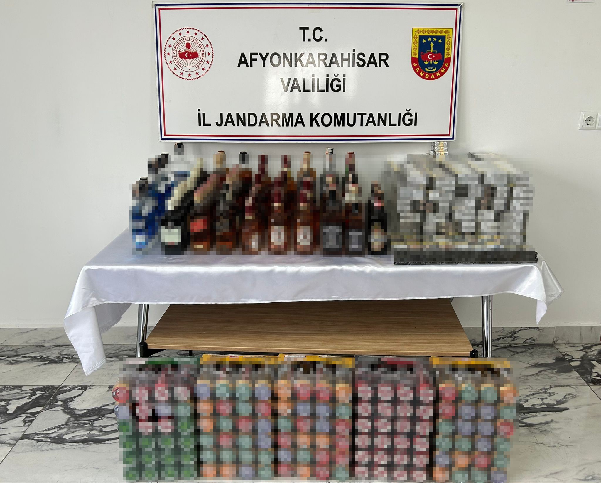 İzin belgesi olmadan sigara ve alkol sattı, jandarmayı hesaba katmadı!