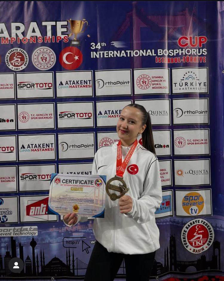 34. Uluslararası Boğaz İçi Karate Turnuvası’nda Tuğba Süngü Şampiyon Oldu!