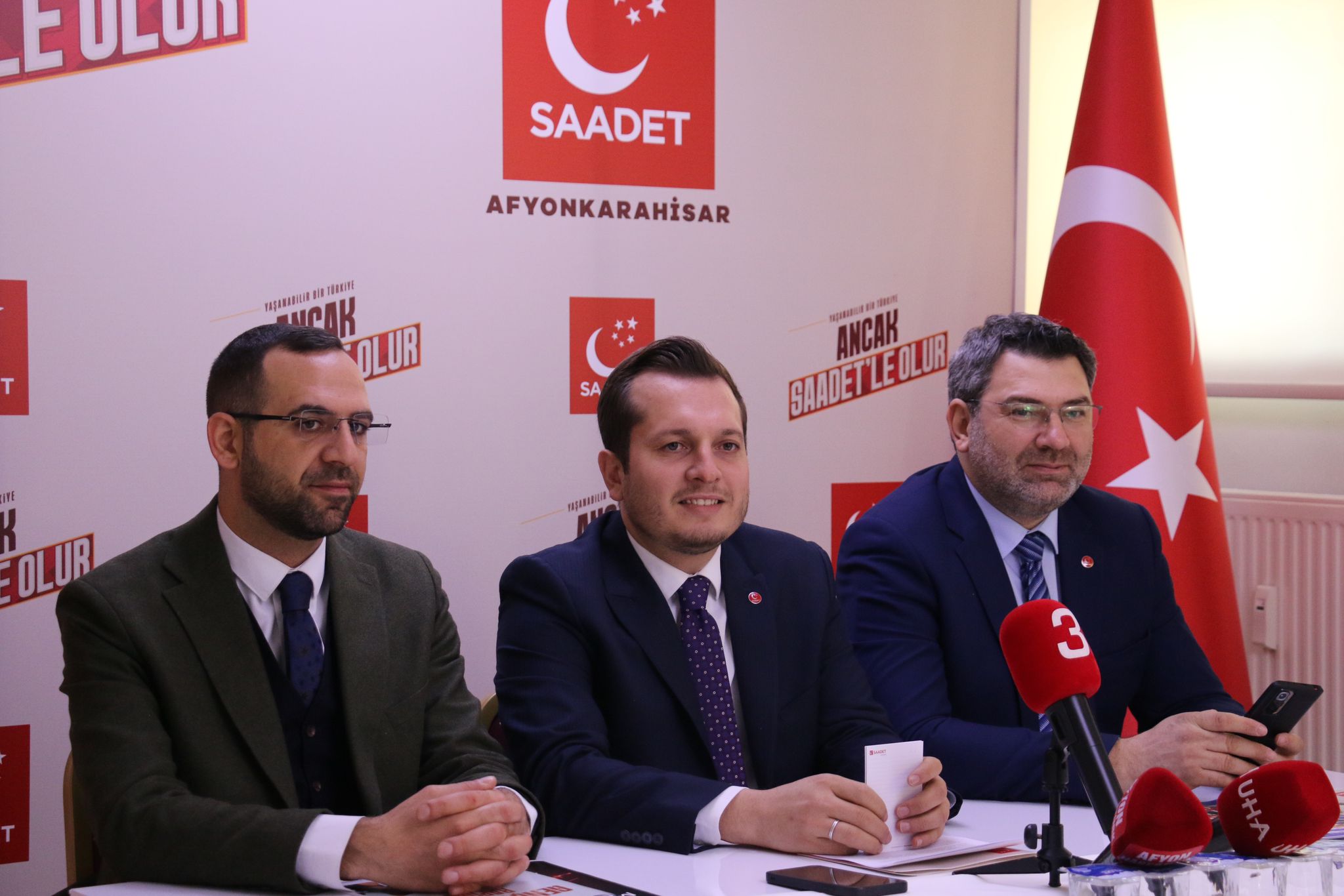 Sağcı sağı eleştirdi, Saadet Partili Karataş hükümete yüklendi!