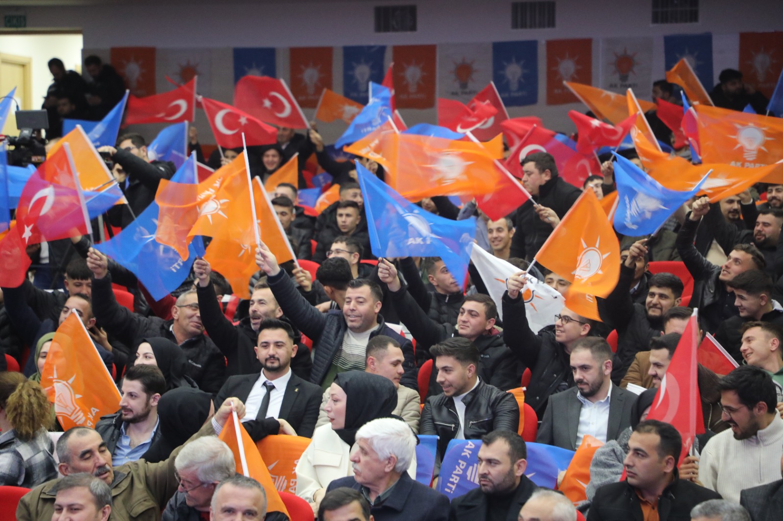 Afyon’da Bayrak Değişimi: Gençlik Kolları Yeni Döneme Hazır!