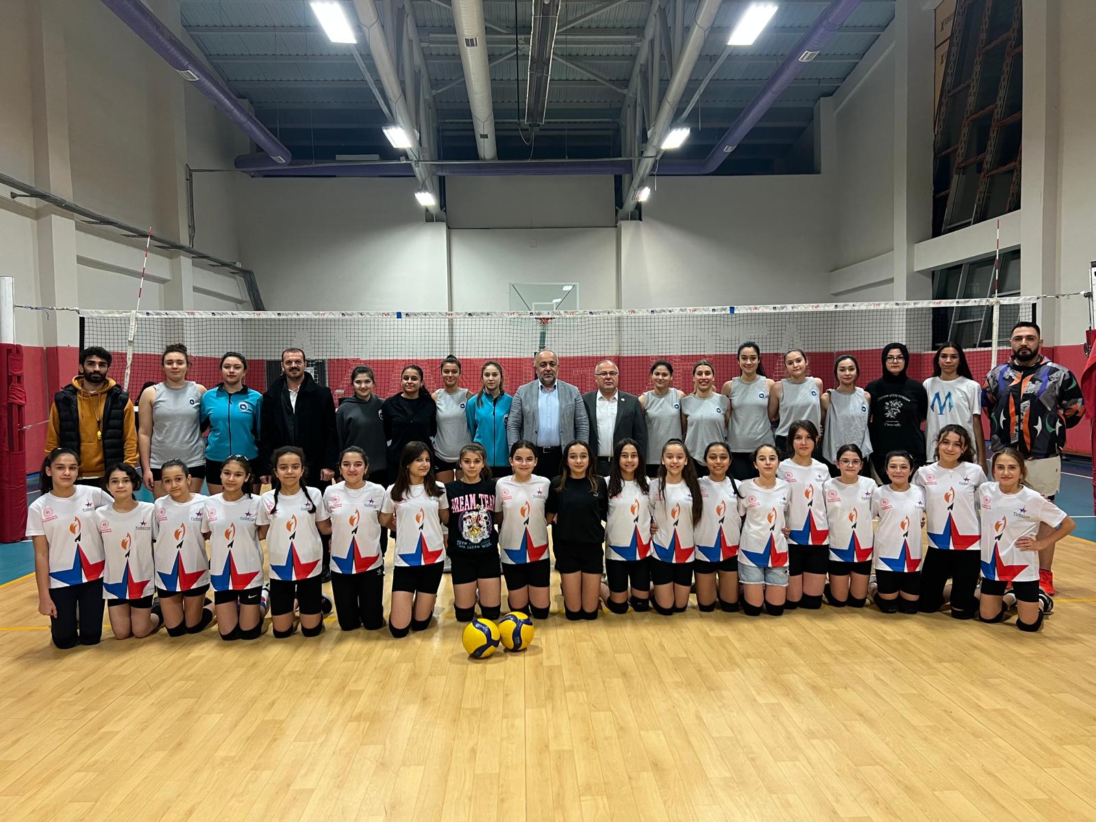 Geleceğin voleybolcuları Afyon'da yetişiyor!