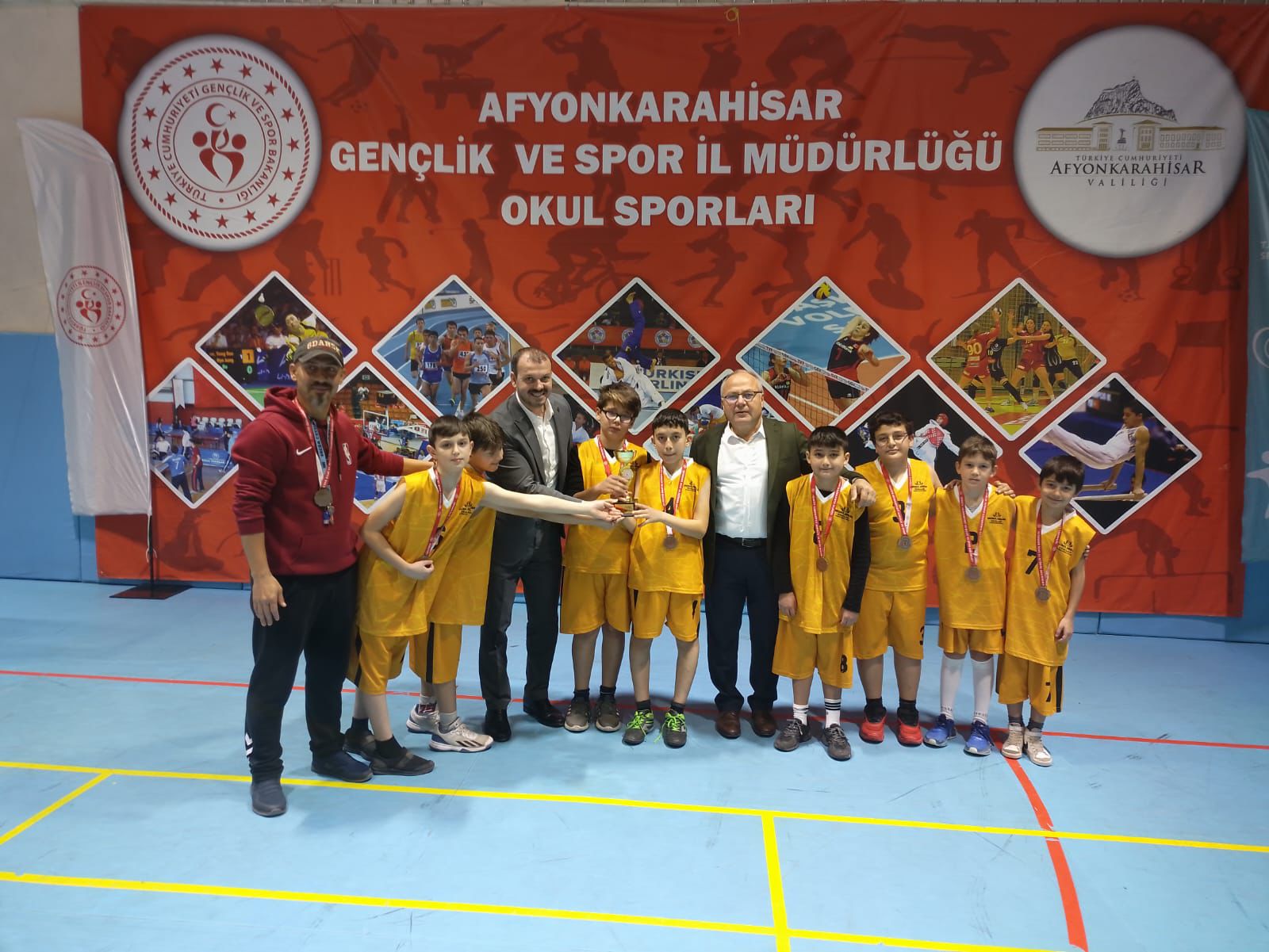 Voleybol Küçük Erkeklerde ödüller sahiplerini buldu!