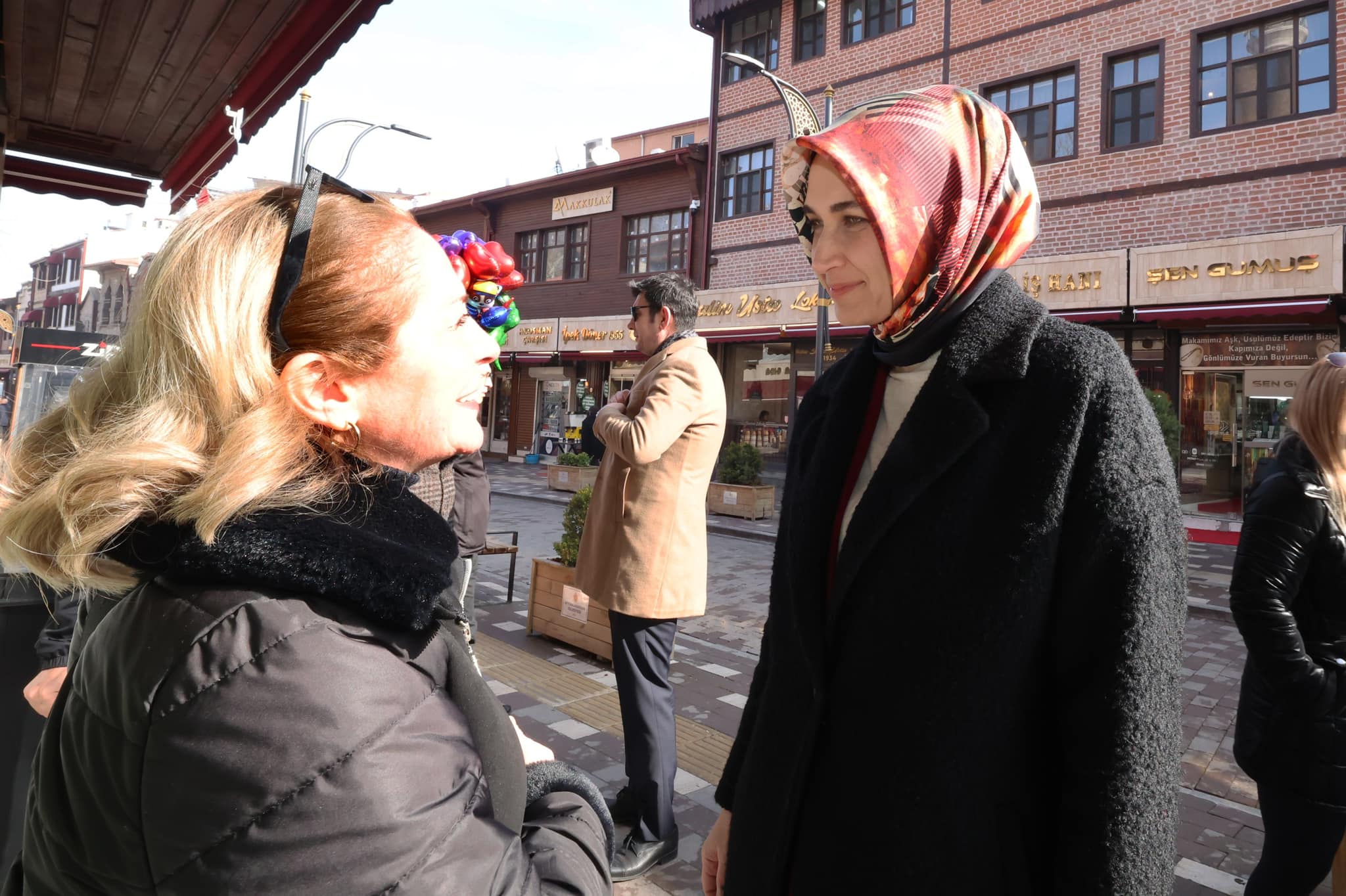 Afyon Valisi Tarihi Uzun Çarşı’da Esnafla Buluştu!