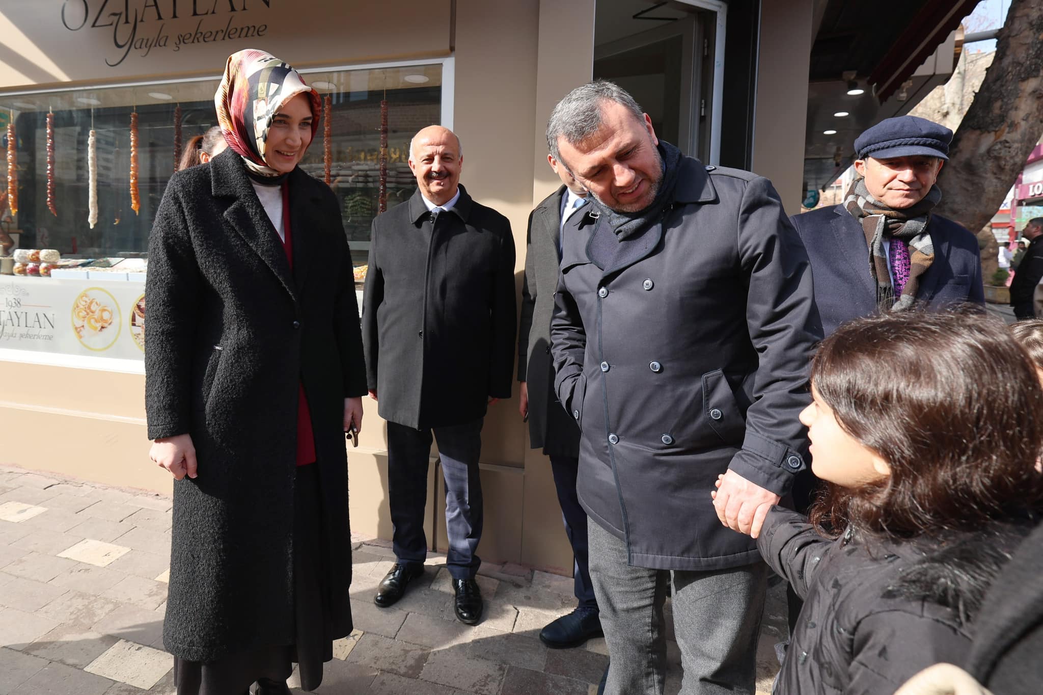 Afyon Valisi Tarihi Uzun Çarşı’da Esnafla Buluştu!