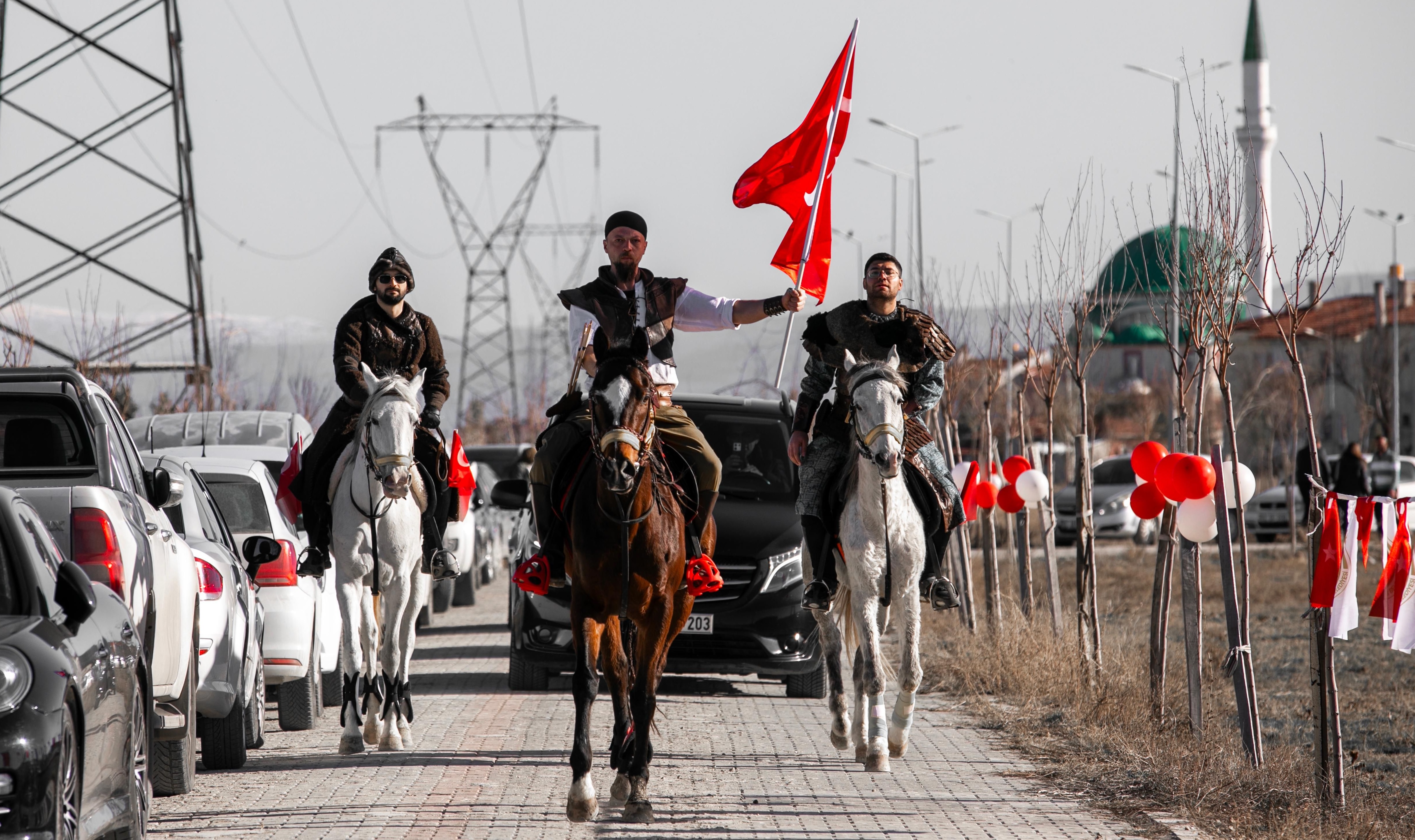 Tomris Hatun Rahvan At Tesisleri 