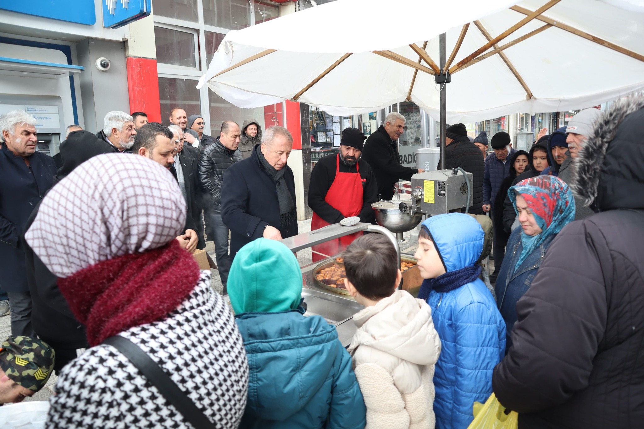 İYİ Parti Genel Başkan Yardımcısı ve Afyonkarahisar Milletvekili Hakan Şeref Olgun, beraberindeki heyetle birlikte Sandıklı teşkilatını ziyaret etti.