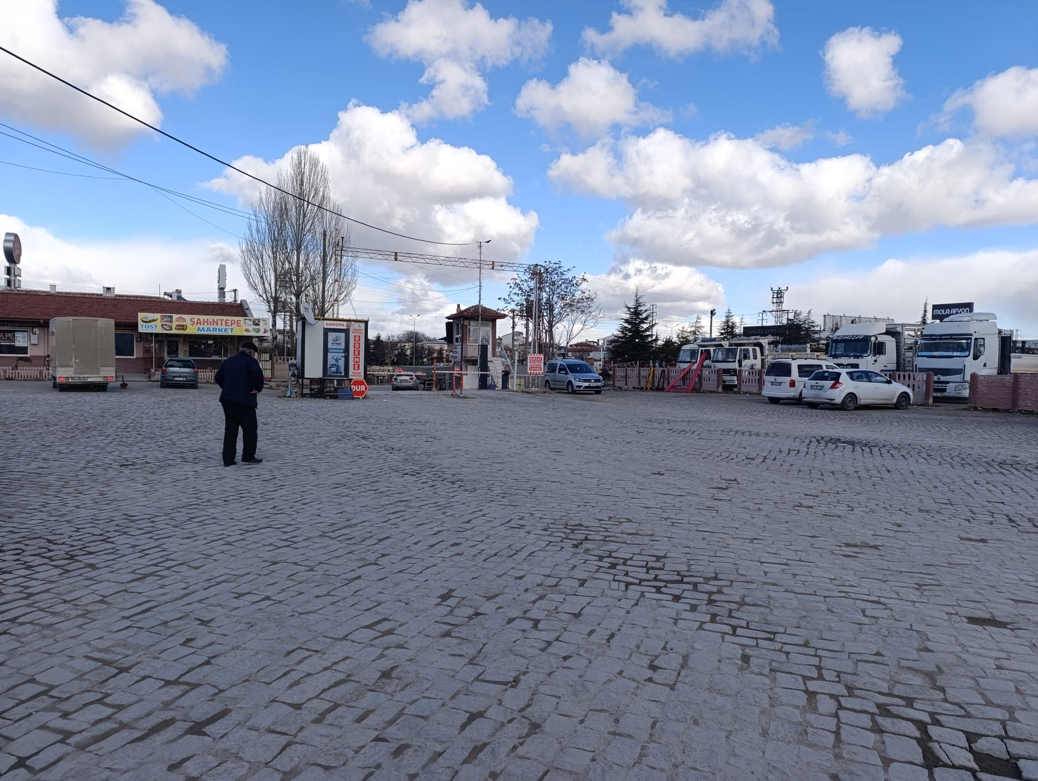 Afyon Belediyesi'nin üçüncü kamyon garajı projesine esnaftan tepki geldi!