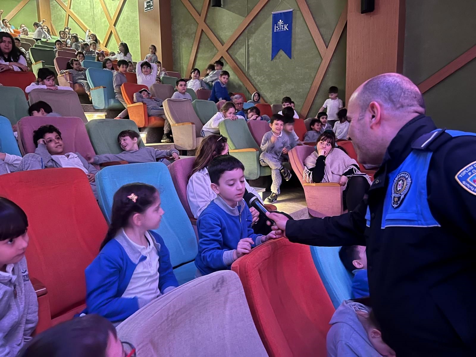 Afyon’da polis ekipleri öğrencileri bilgilendiriyor!