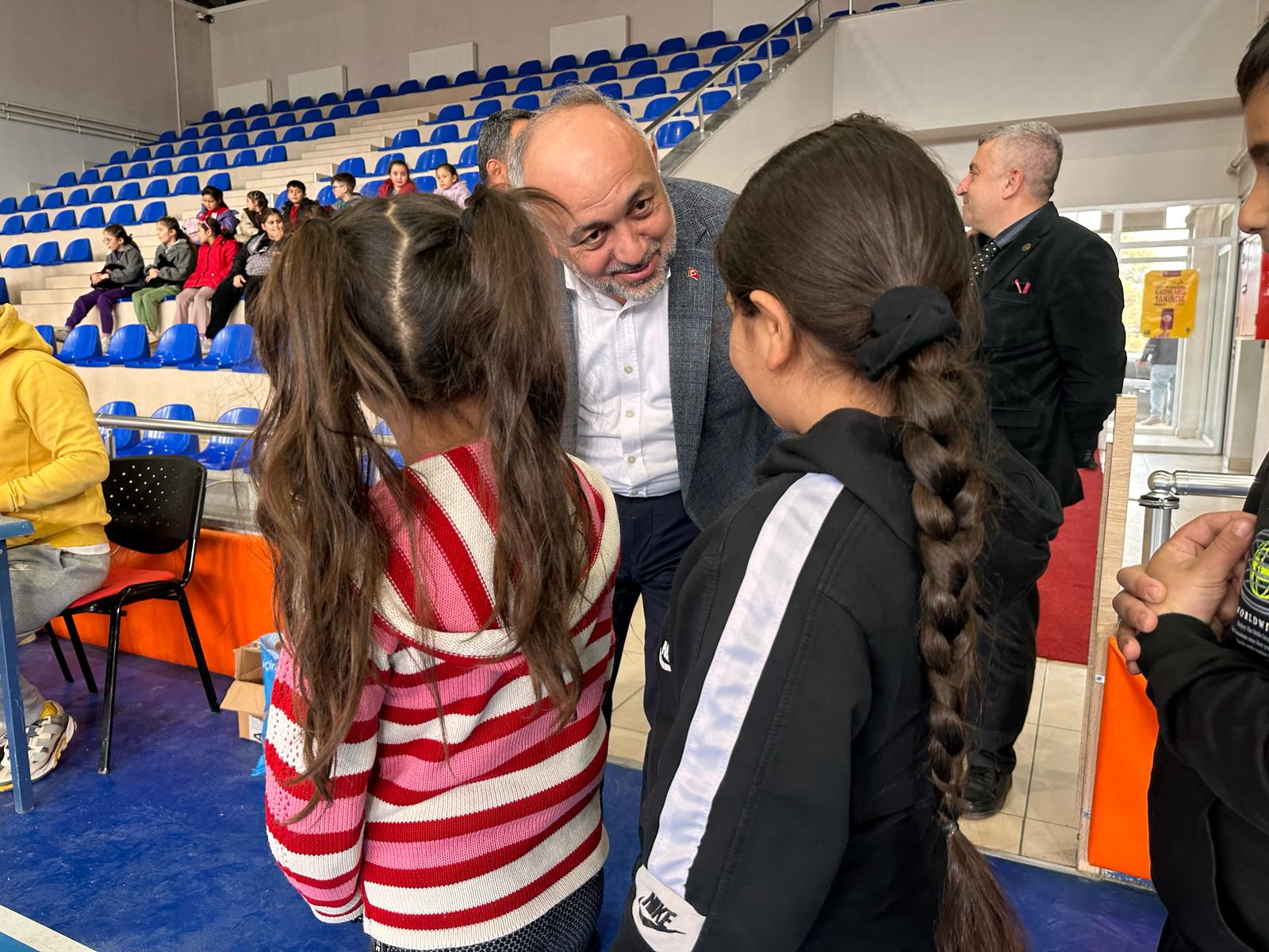 Sinanpaşa Spor Salonu’nda Yapılan Yetenek Taramalarına Yoğun Katılım