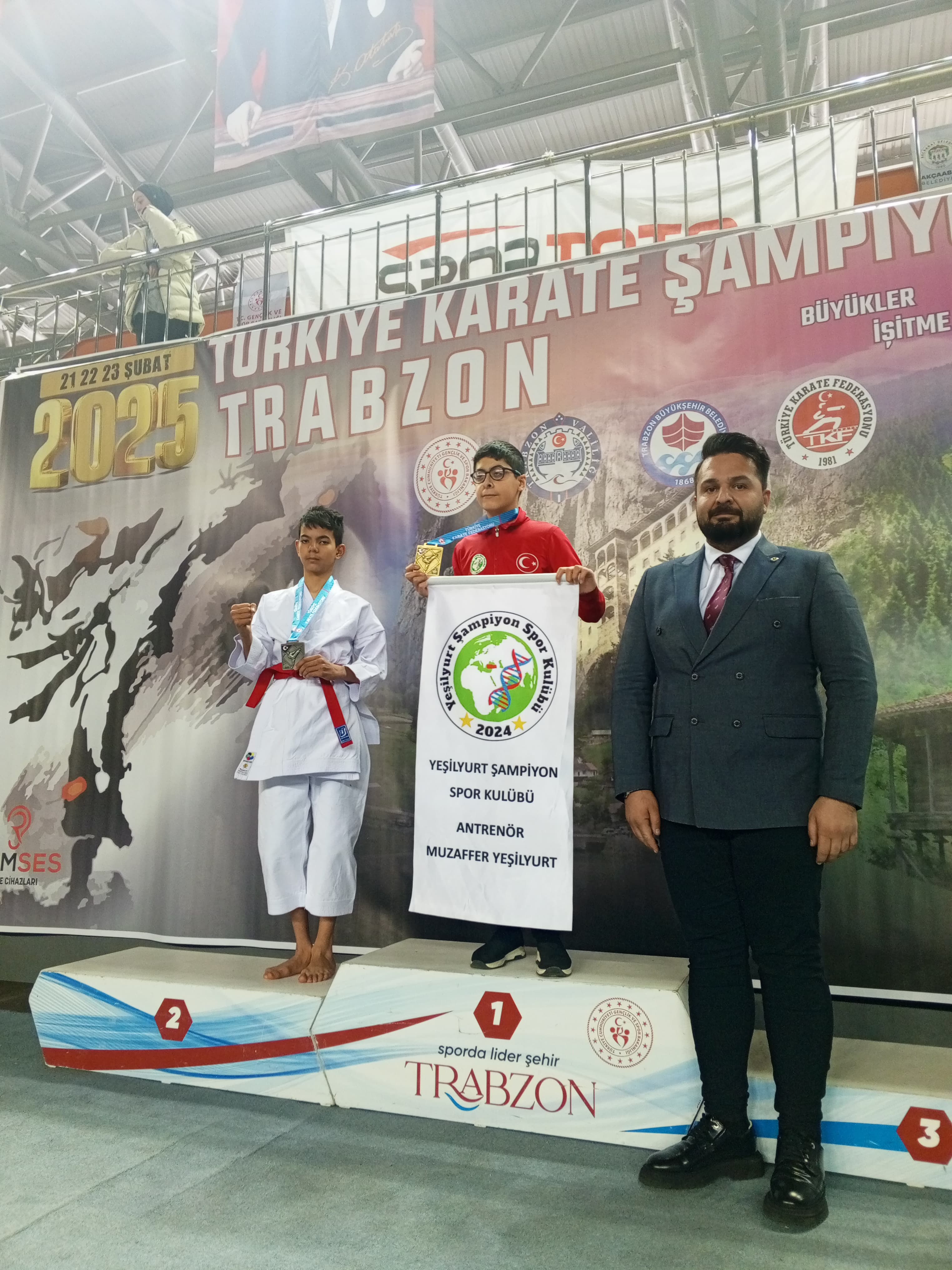 Afyonlu karate sporcusunun büyük başarısı