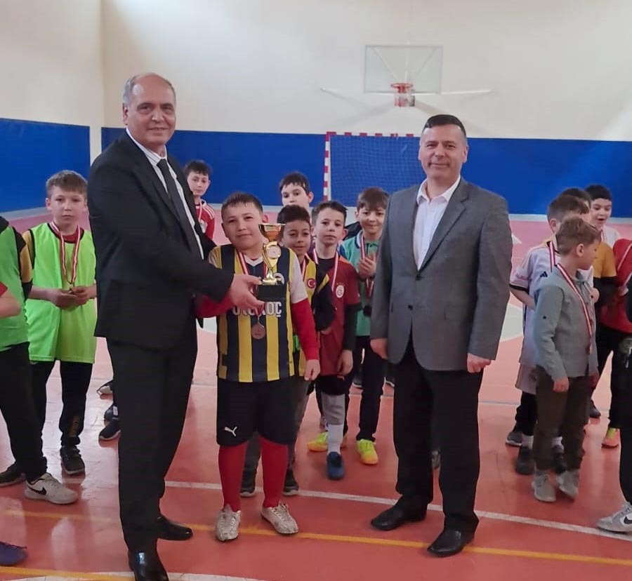 Erkmen Belediye Başkanı Şahin’den sporcu öğrencilere tam destek