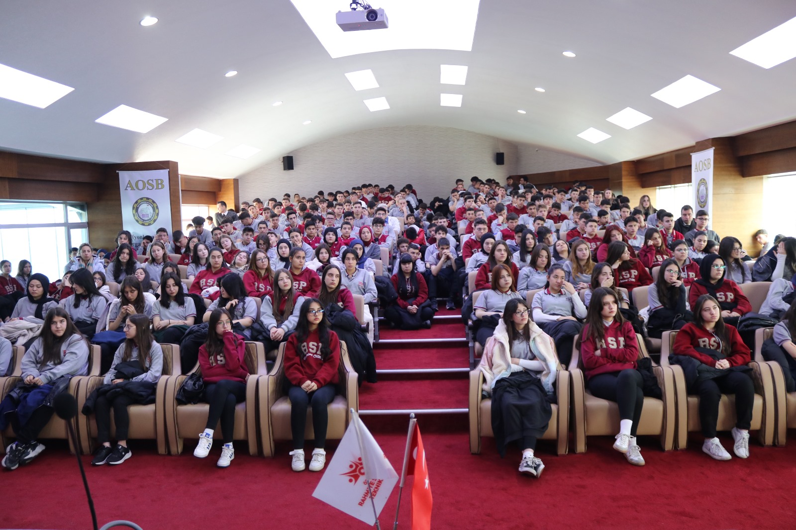 Afyon İl Müdürü Kasapoğlu'ndan Gençlere Altın Tavsiyeler!