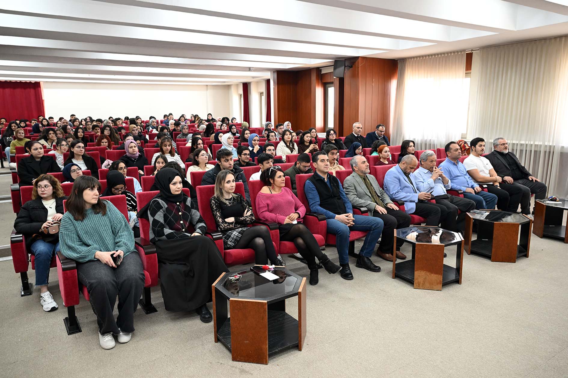 AKÜ’de “Doğaya Saygı, Eber Gölü’ne Hayat” Konferansı Düzenlendi