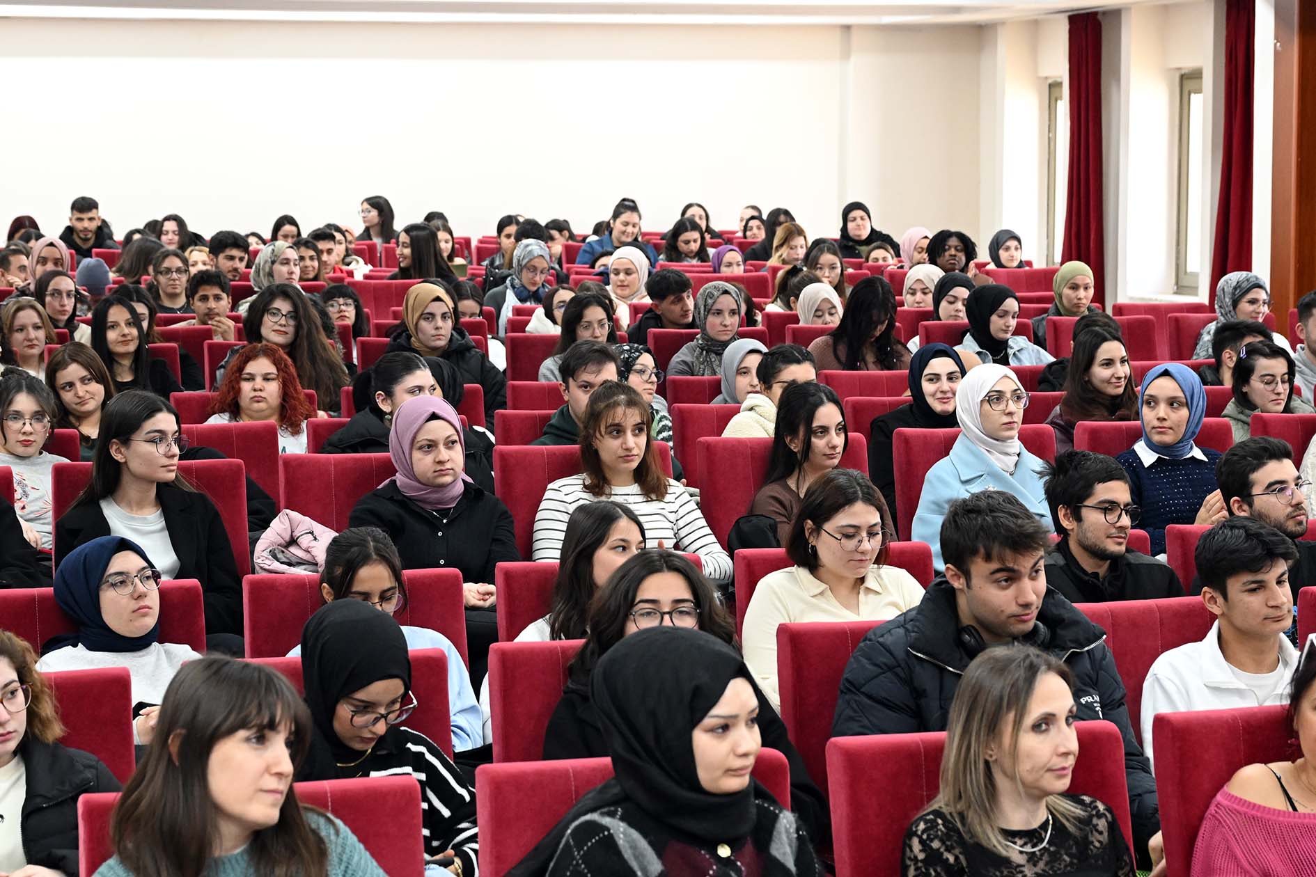 AKÜ’de “Doğaya Saygı, Eber Gölü’ne Hayat” Konferansı Düzenlendi