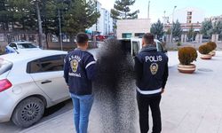 Emirdağ'da polis baskını: Koltuğun altından çıkan şok etti!