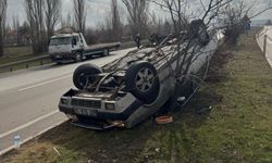 Sandıklı’da kaza: Otomobil ters döndü!