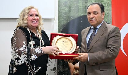 Atatürkçü Düşünce Derneğinden AKÜ Rektörü Karakaş’a Sanat Ödülü!