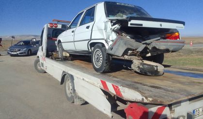 Afyon'da İki otomobilin çarpıştığı kazada sürücüler yaralandı