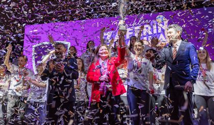 Afyon Belediye Yüntaş Kadın Voleybol Takımı şampiyonluğunu kutladı!