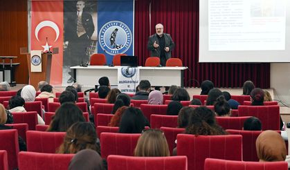 AKÜ’de “Doğaya Saygı, Eber Gölü’ne Hayat” Konferansı Düzenlendi