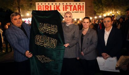 Afyon’da 1472 yılında yaptırılan tarihi caminin mimber örtüsü değiştirildi