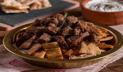 Ramazan Sofralarının Baş Tacı Afyon Kebabı Nasıl Yapılır?