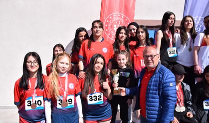Okul Sporları Atletizm Müsabakaları Kocatepe Spor Kompleksi'nde Sona Erdi