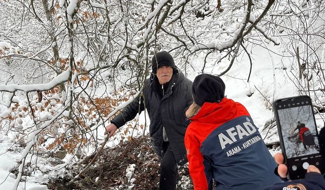 Kayıp yaşlı adam ormanlık alanda sağ olarak bulundu