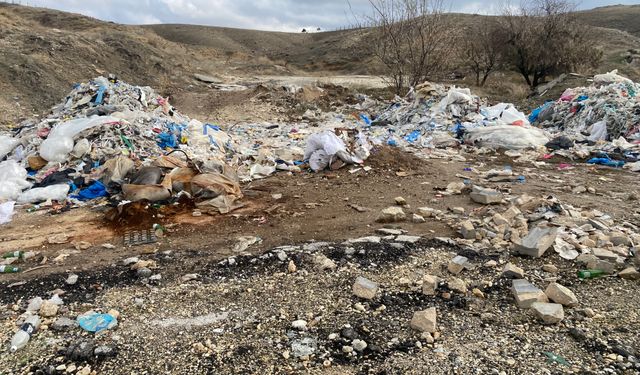 Eskişehir'de Duyarsız Vatandaşlar Boş Arazileri Çöplüğe Çevirdi