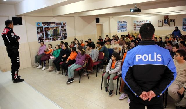 Afyon polisi ilkokul öğrencileriyle buluştu!