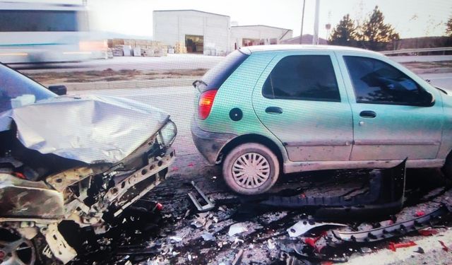 Afyon’da zincirlerime trafik kazası 8 yaralı!