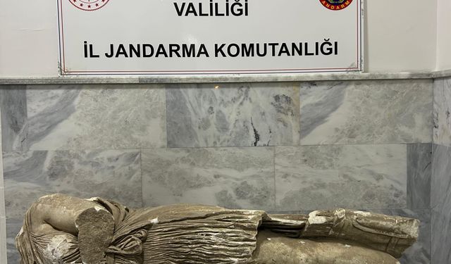 Afyon’da başsız heykel baş ağrıttı: Jandarma suçüstü yaptı!